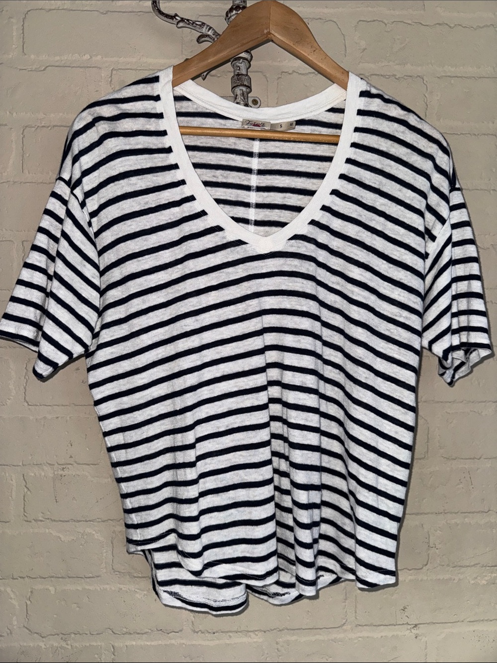 Faherty Striped V Neck linen White navy small